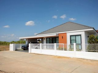 For sale 3 bedrooms house in Mueang Lamphun, Lamphun