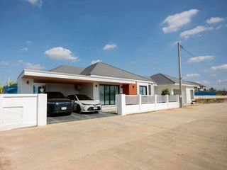 For sale 3 bedrooms house in Mueang Lamphun, Lamphun