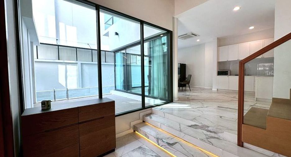 For sale 3 bedrooms house in Wang Thonglang, Bangkok