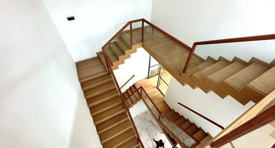 For sale 3 bedrooms house in Wang Thonglang, Bangkok