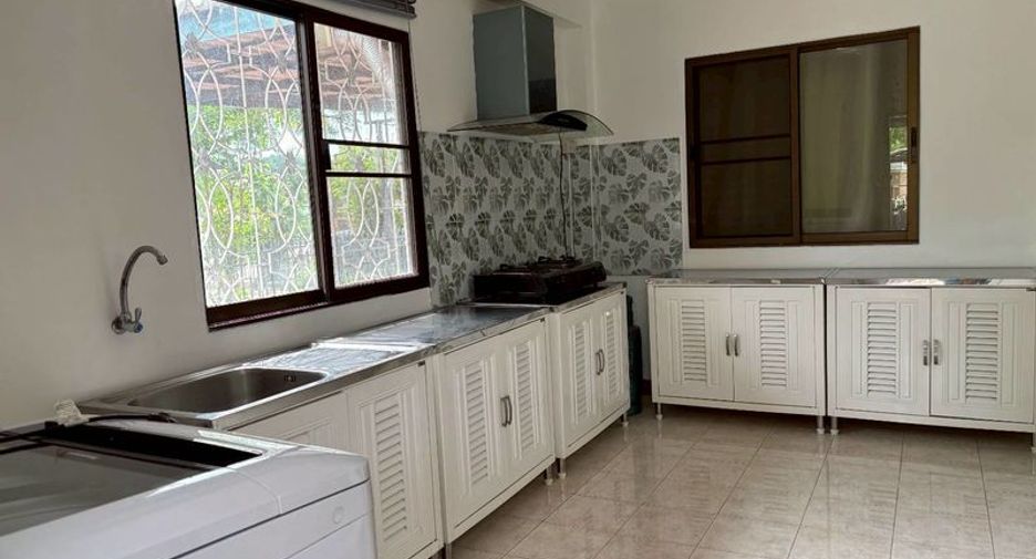 For rent 4 bedrooms house in San Sai, Chiang Mai