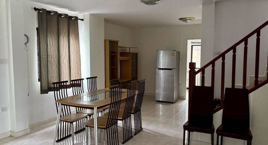 For rent 4 bedrooms house in San Sai, Chiang Mai