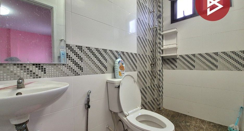 For sale 3 bedrooms townhouse in Bang Khen, Bangkok