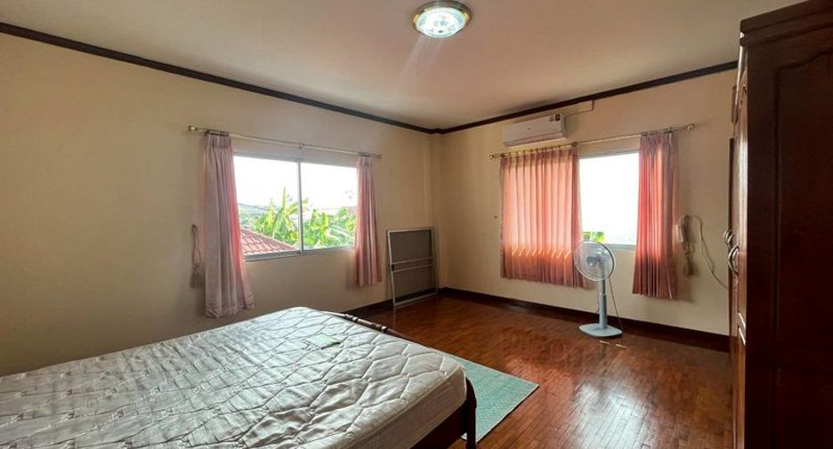 For rent 4 bedrooms house in Mueang Chiang Mai, Chiang Mai