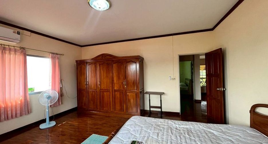 For rent 4 bedrooms house in Mueang Chiang Mai, Chiang Mai