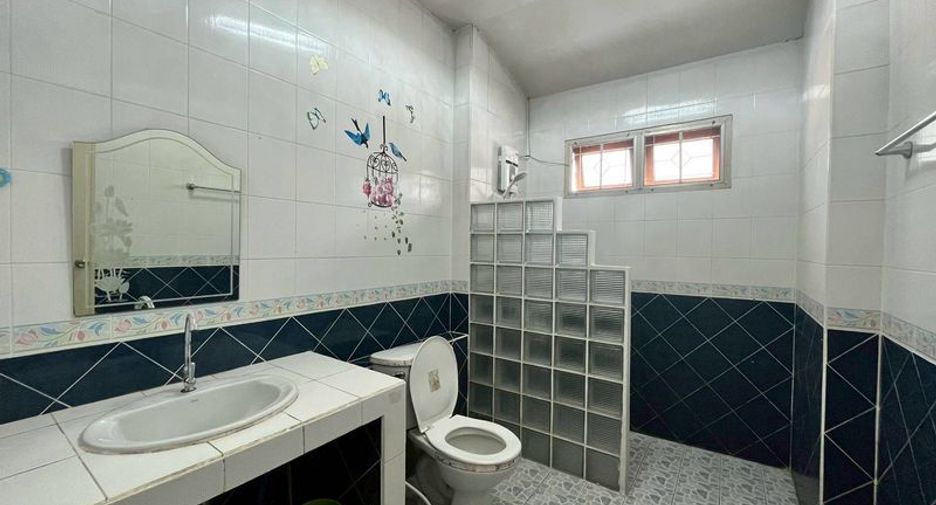 For rent 4 bedrooms house in Mueang Chiang Mai, Chiang Mai