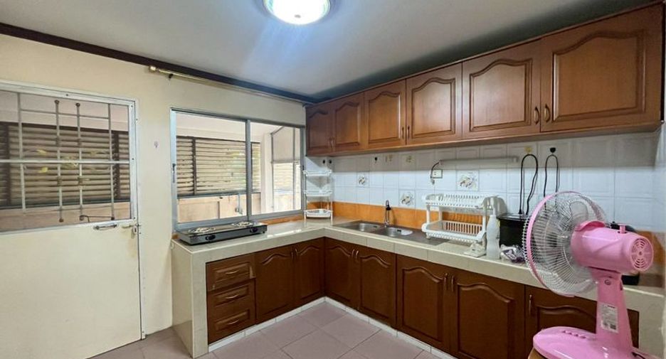 For rent 4 bedrooms house in Mueang Chiang Mai, Chiang Mai