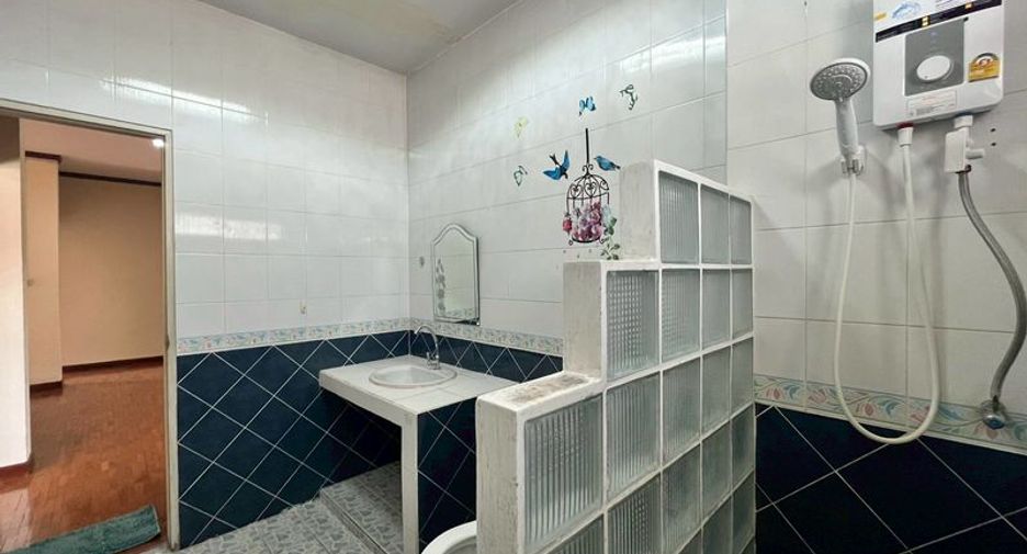 For rent 4 bedrooms house in Mueang Chiang Mai, Chiang Mai