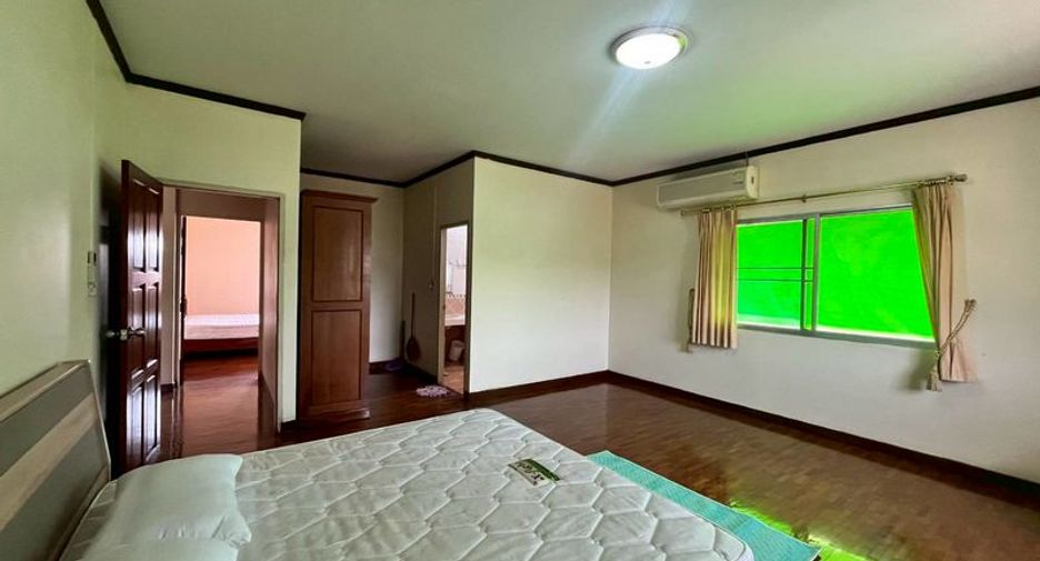 For rent 4 bedrooms house in Mueang Chiang Mai, Chiang Mai