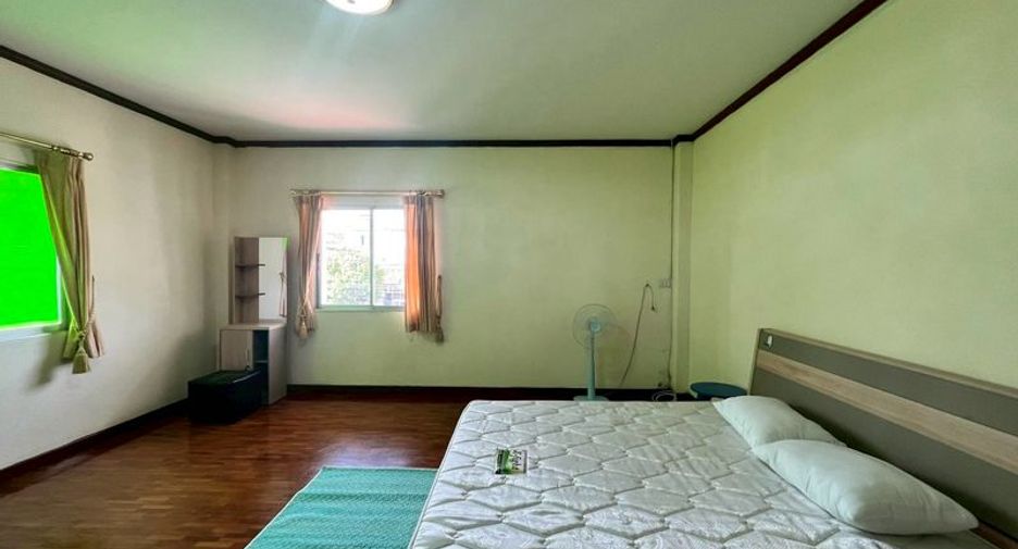For rent 4 bedrooms house in Mueang Chiang Mai, Chiang Mai