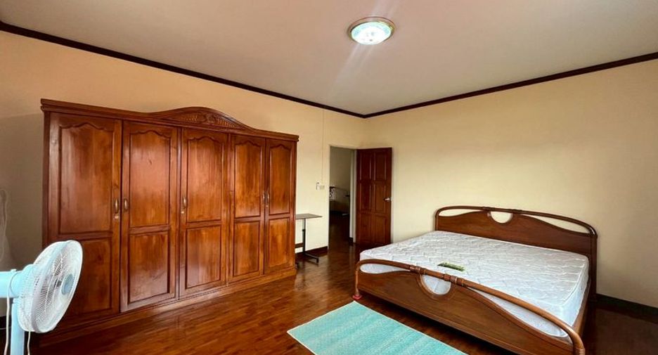 For rent 4 bedrooms house in Mueang Chiang Mai, Chiang Mai
