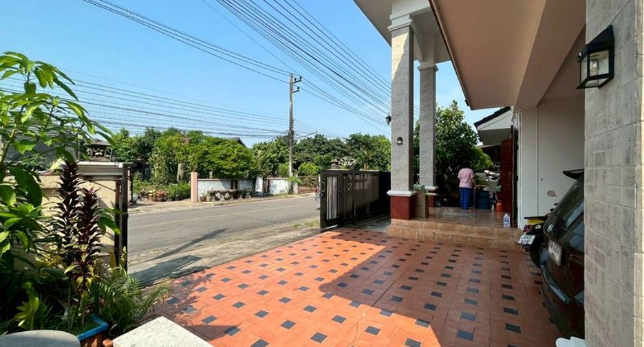 For rent 4 bedrooms house in Mueang Chiang Mai, Chiang Mai