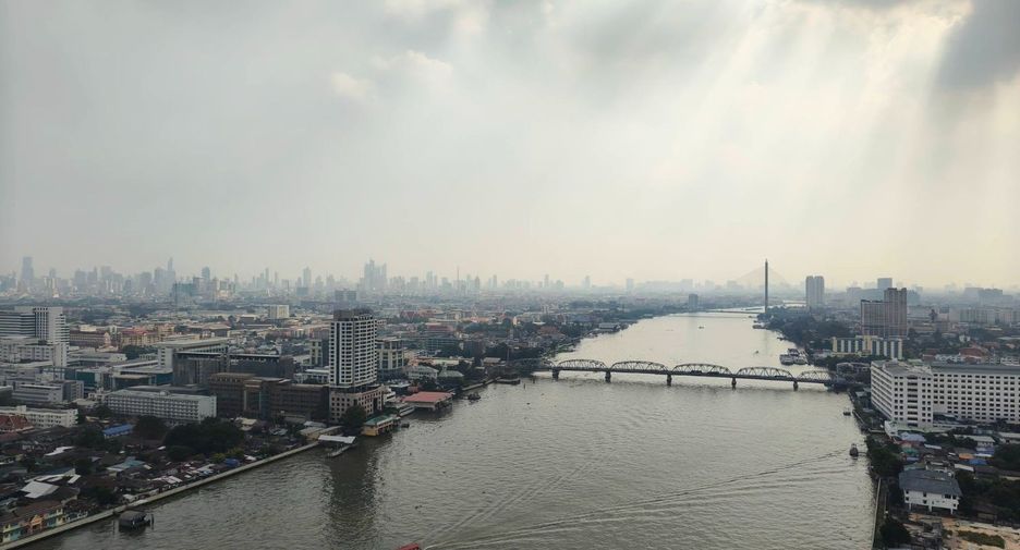 For rent 3 bedrooms condo in Bang Phlat, Bangkok