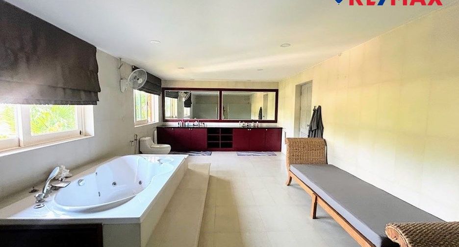Haus zum Kauf mit 7 Zimmer in Sattahip, Chonburi