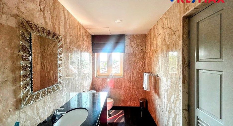 Haus zum Kauf mit 7 Zimmer in Sattahip, Chonburi
