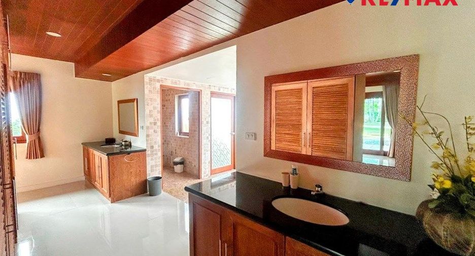 Haus zum Kauf mit 7 Zimmer in Sattahip, Chonburi