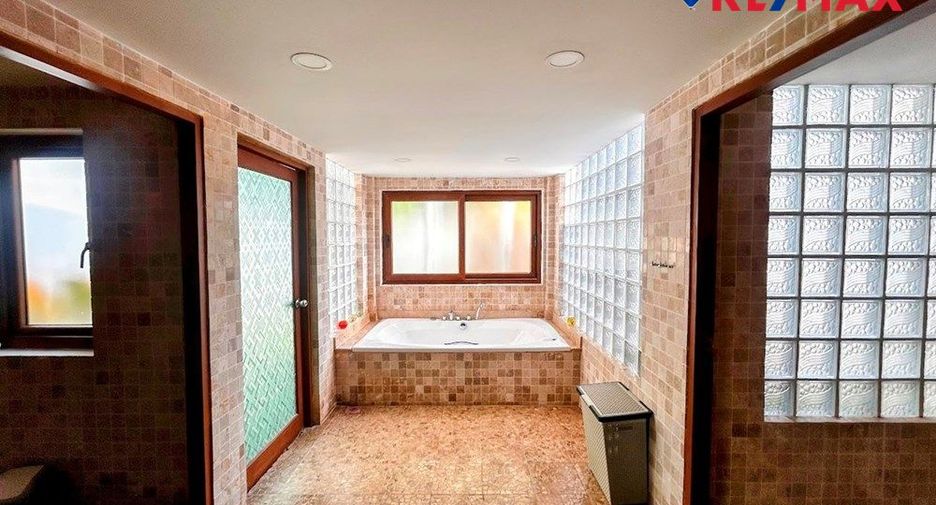 Haus zum Kauf mit 7 Zimmer in Sattahip, Chonburi