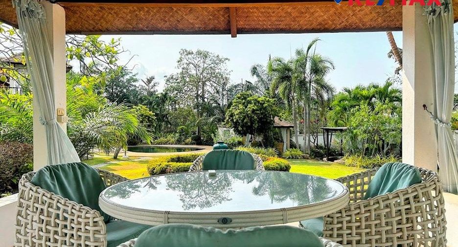 Haus zum Kauf mit 7 Zimmer in Sattahip, Chonburi