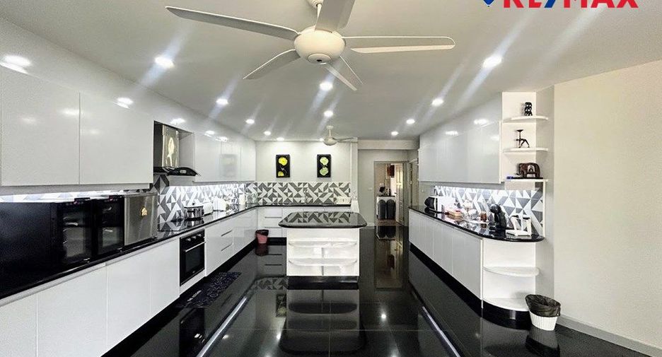 Haus zum Kauf mit 7 Zimmer in Sattahip, Chonburi