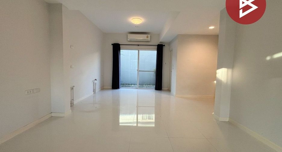 For sale 2 bedrooms townhouse in Mueang Samut Prakan, Samut Prakan