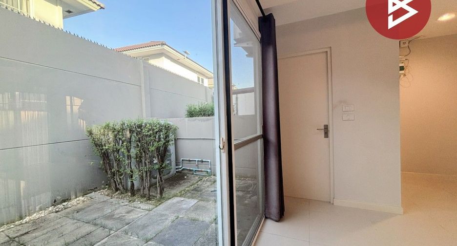For sale 2 bedrooms townhouse in Mueang Samut Prakan, Samut Prakan