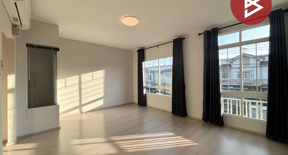 For sale 2 bedrooms townhouse in Mueang Samut Prakan, Samut Prakan
