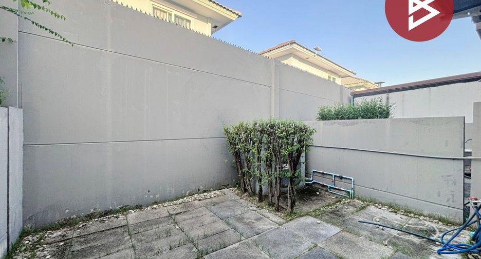 For sale 2 bedrooms townhouse in Mueang Samut Prakan, Samut Prakan