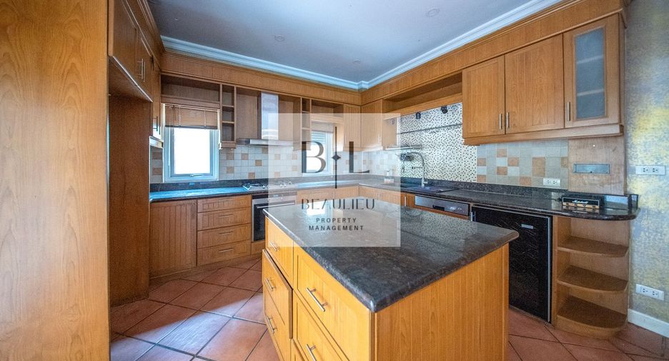 For sale 5 ベッドルーム house in Huay Yai, Pattaya
