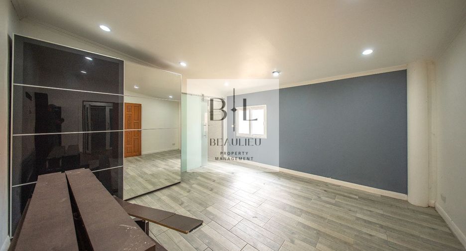 For sale 5 ベッドルーム house in Huay Yai, Pattaya