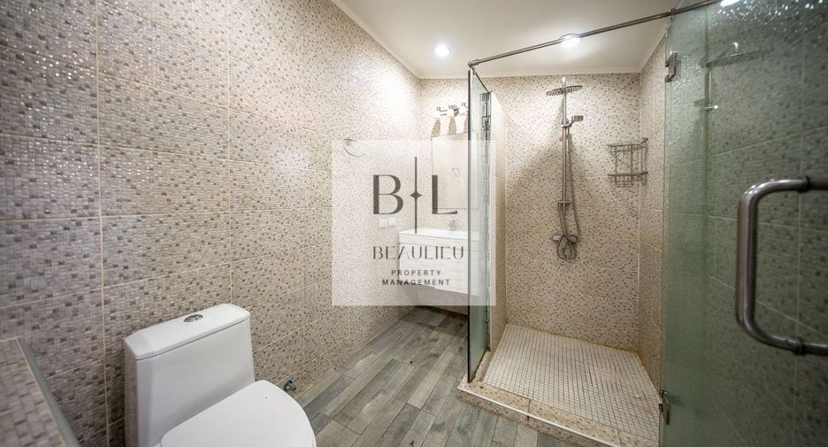 For sale 5 ベッドルーム house in Huay Yai, Pattaya