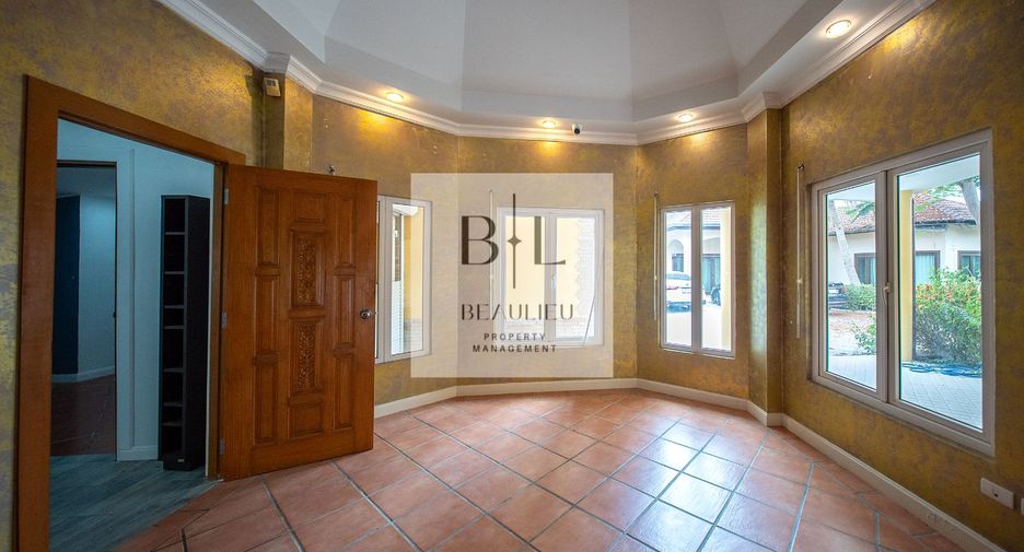 For sale 5 ベッドルーム house in Huay Yai, Pattaya