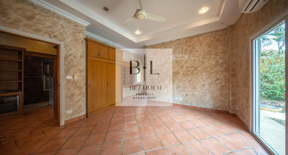 For sale 5 ベッドルーム house in Huay Yai, Pattaya
