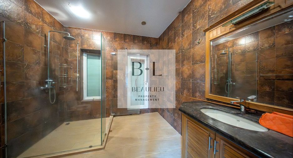 For sale 5 ベッドルーム house in Huay Yai, Pattaya