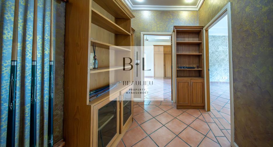For sale 5 ベッドルーム house in Huay Yai, Pattaya