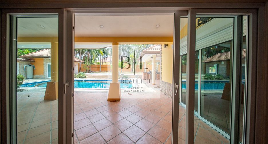 For sale 5 ベッドルーム house in Huay Yai, Pattaya