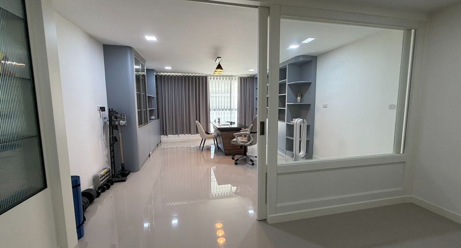 Reihenhaus zum Kauf mit 5 Zimmer in Chom Thong, Bangkok