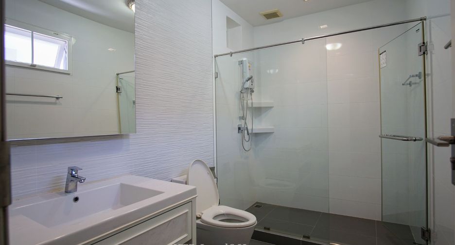 For rent 4 bedrooms house in Bang Phli, Samut Prakan