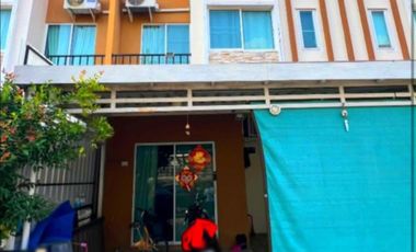 Reihenhaus zum Kauf mit 3 Zimmer in Phra Pradaeng, Samut Prakan