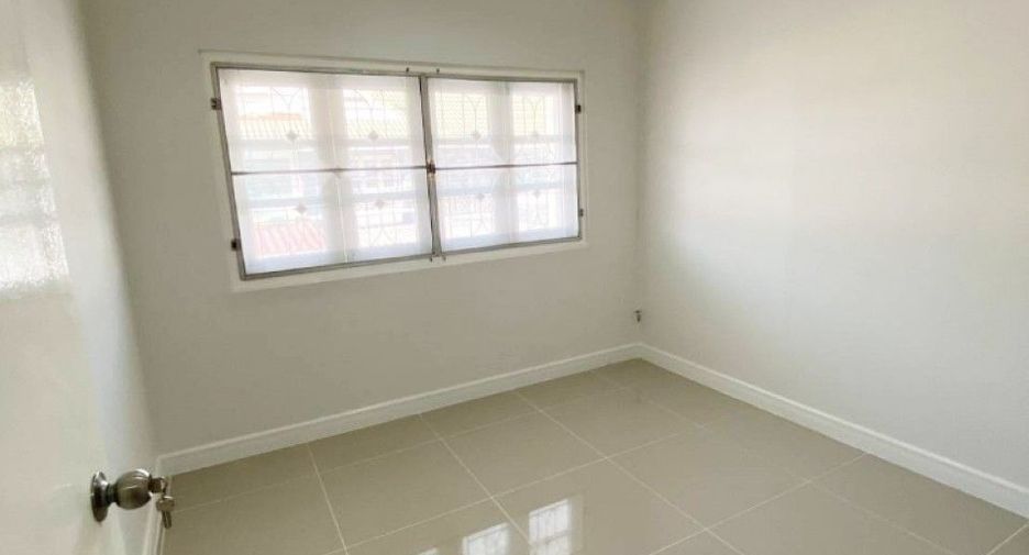 Продажа 3 спальни таунхаус в Khlong Luang, Патумтани