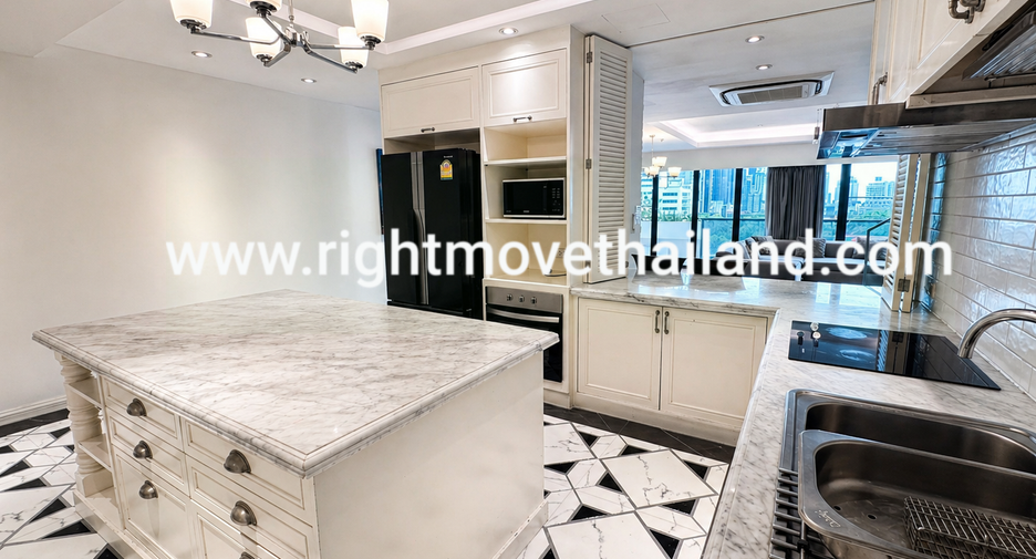 For sale 3 bedrooms condo in Watthana, Bangkok
