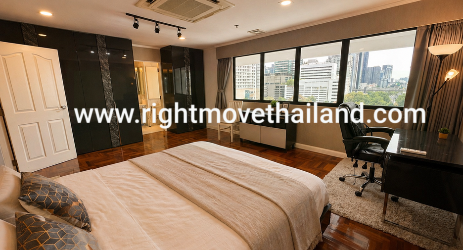 For sale 3 bedrooms condo in Watthana, Bangkok