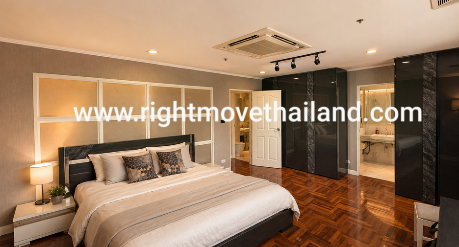 For sale 3 bedrooms condo in Watthana, Bangkok