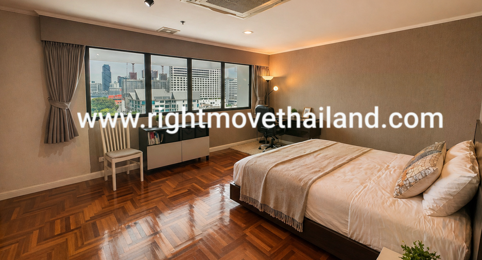 For sale 3 bedrooms condo in Watthana, Bangkok