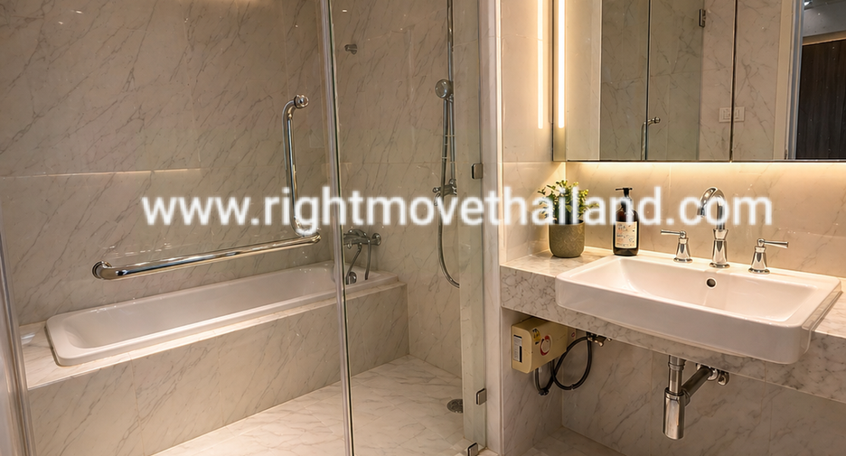 For sale 3 bedrooms condo in Watthana, Bangkok
