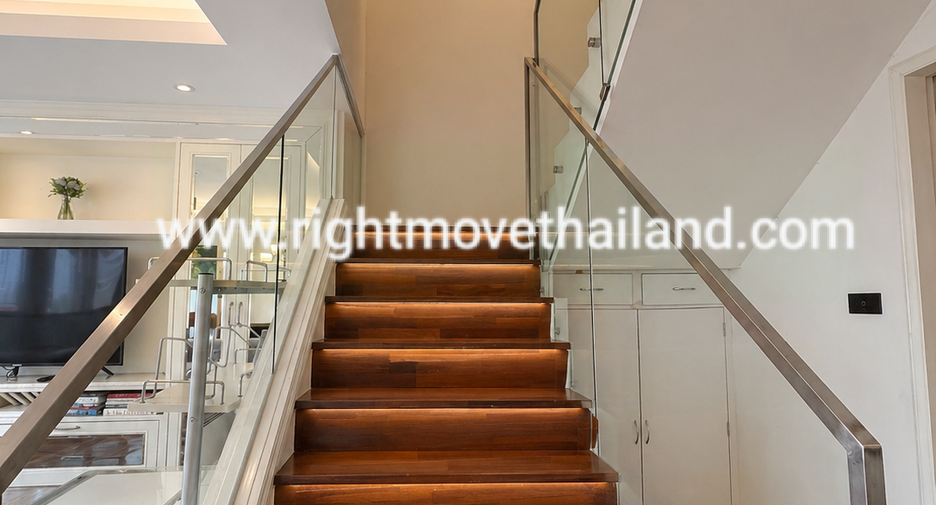 For sale 3 bedrooms condo in Watthana, Bangkok