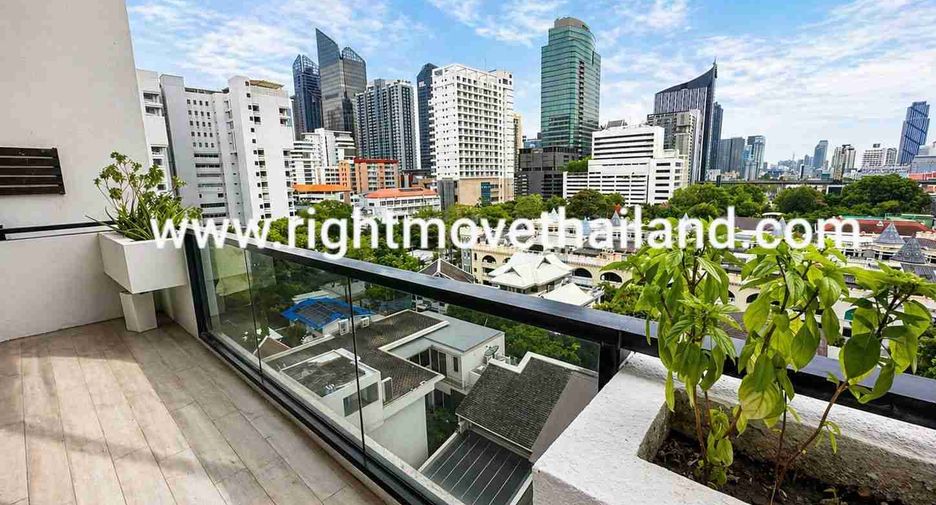 For sale 3 bedrooms condo in Watthana, Bangkok