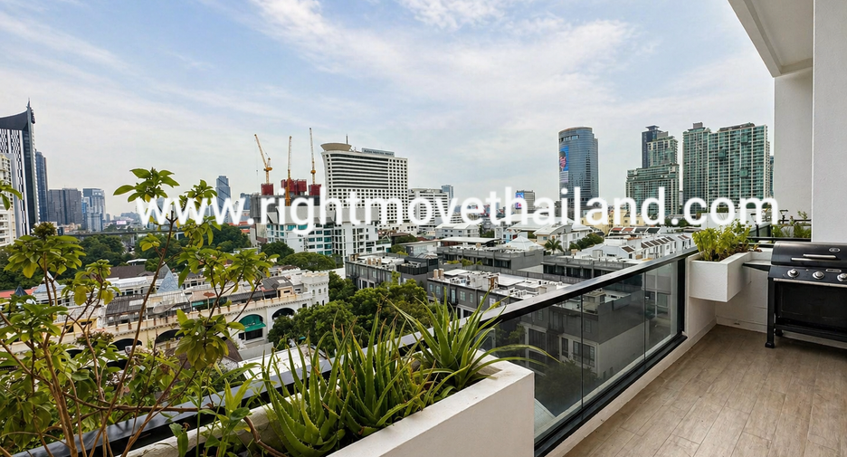 For sale 3 bedrooms condo in Watthana, Bangkok