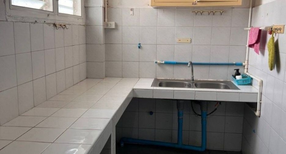 For sale 3 bedrooms townhouse in Wang Thonglang, Bangkok