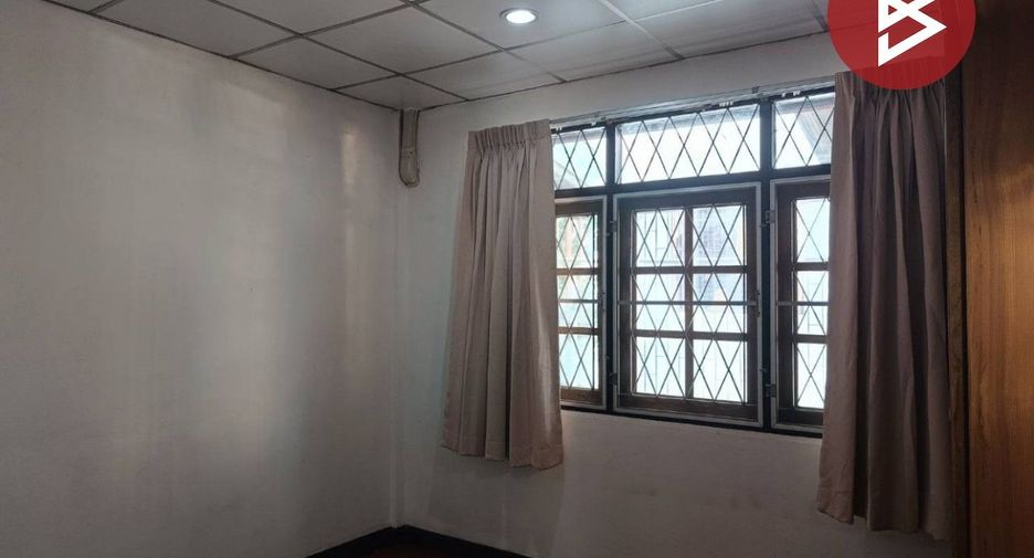 For sale 3 bedrooms townhouse in Wang Thonglang, Bangkok