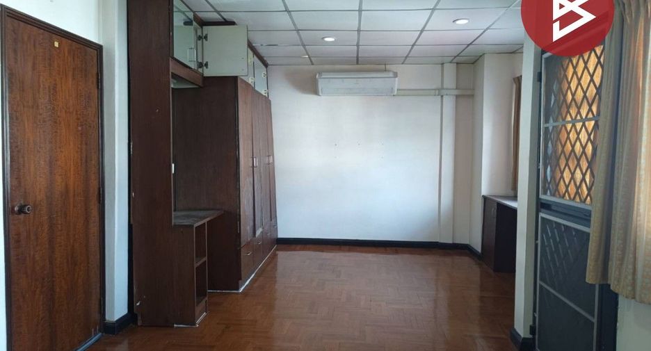 For sale 3 bedrooms townhouse in Wang Thonglang, Bangkok